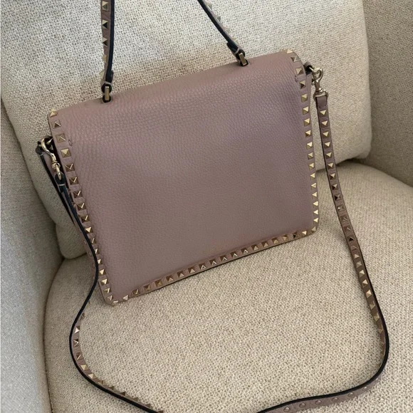 Valentino Pebbled Calfskin Rockstud Flip Lock Top Handle Bag (nude leather) - Picture 15 of 16